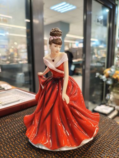Статуэтка девушка Royal Doulton