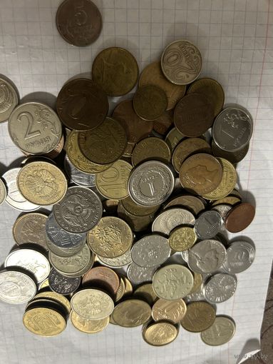 Более 100 монет