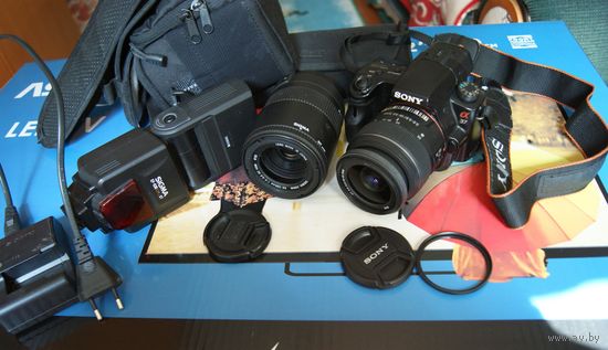 Sony Alpha SLT-A37 Kit + доп. объектив + фотовспышка + ...
