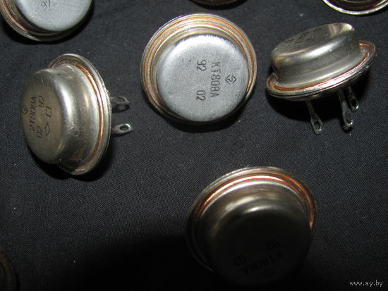 Транзисторы КТ,2Т 808 1992 год.Новые,26 шт.