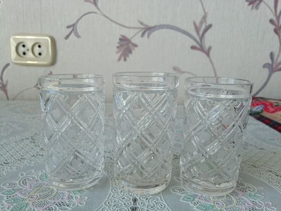 Стаканы хрустальные большие 3 шт.одним лотом