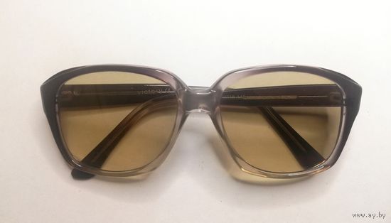 Очки, +2,2 диоптрии, затемненные стекла