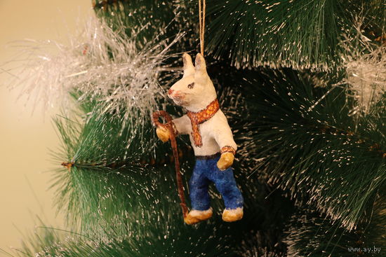 Ёлочная игрушка папье-маше, "Заяц с посохом".