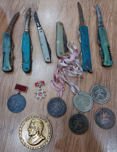 Медали, ножи, значок с 1 рубля!