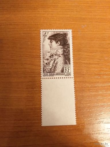 1945 Франция искусство культура  актриса Сара Бернар чистая оригинальный клей MNH**выпускалась одиночкой  (5-1)