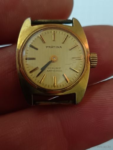 Часы женские старинные позолота целая не полированые.Рабочие.