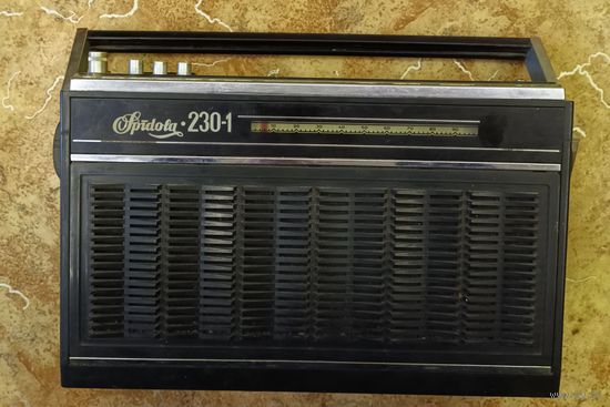 Радиоприемник "SPIDOLA-230-1" нерабочий.