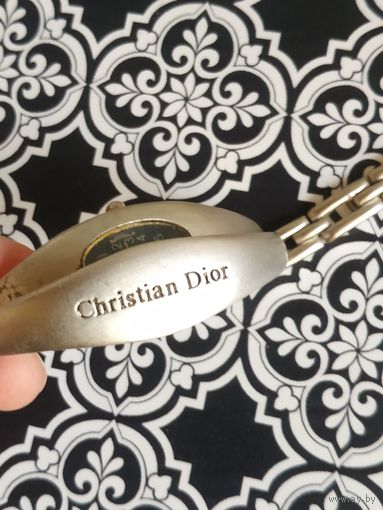 Часы наручные с браслетом.  В коллекцию,ремонт,на запчасти.Состояние на скане.