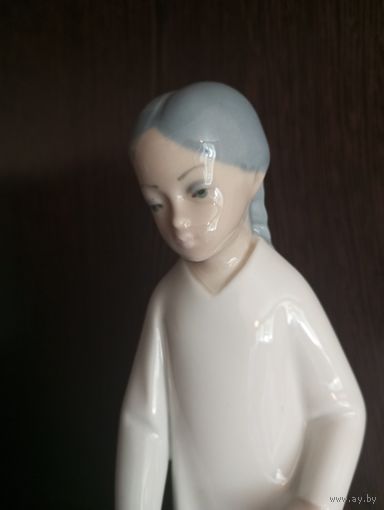 Фарфоровая фигурка. Девочка. Испания.