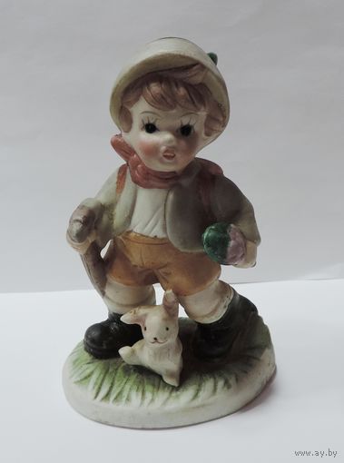 Статуэтка фарфоровая "Мальчик турист и заяц" 80-е годы Европа. Высота 12.5 см.