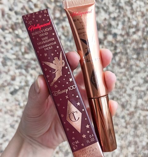 Жидкий хайлайтер Charlotte Tilbury Hollywood Beauty Light Wand Easy Highlighter 12 ml в оттенке Spotlight