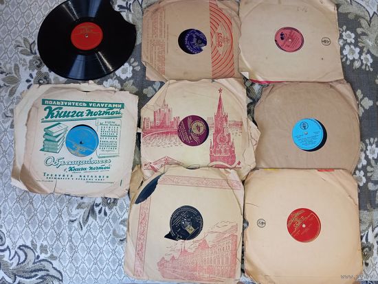 Пластинки для патефона  , повреждённые для декора например студии .