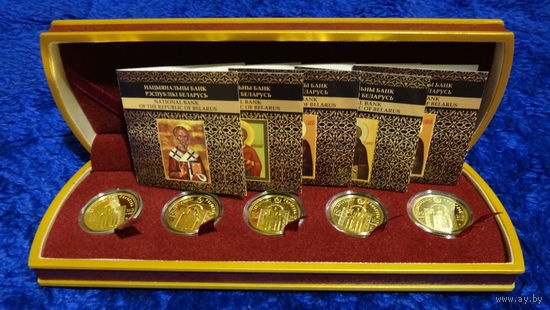 Футляр оригинальный на 5 монет  Православные святые , Orthodox Saint , Звери , Парки , Заповедники  подходит под  50 рублей и 100 рублей .  Золото . Новый ,  не бывший в употреблении .