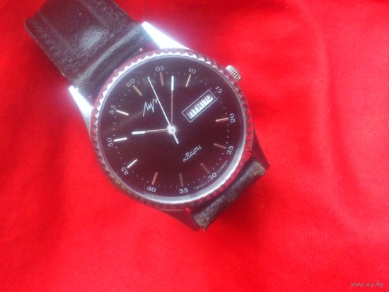 Часы ЛУЧ КВАРЦ с ДВУМЯ КАЛЕНДАРЯМИ