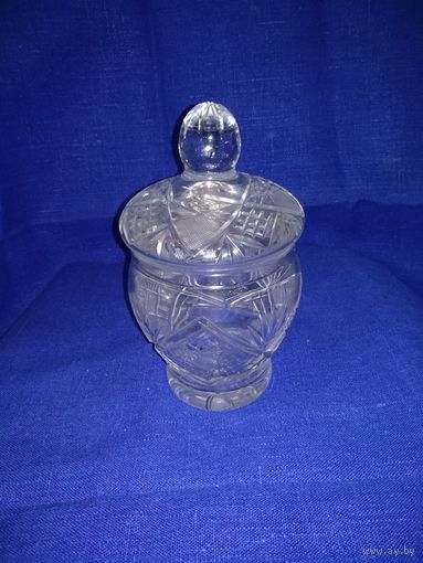 Конфетница с крышкой. Хрусталь.