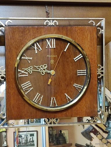 Часы настенные Янтарь. СССР, 80-е годы. 2 шт.