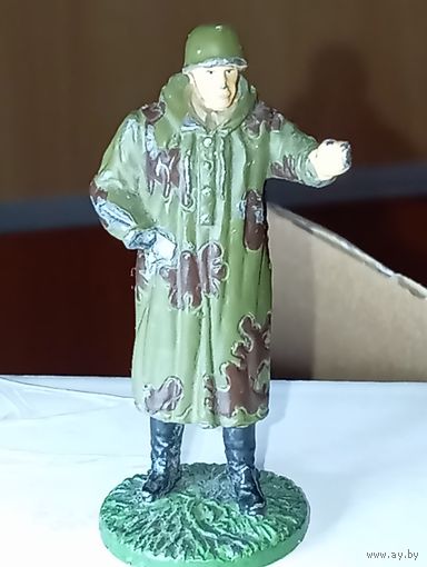 Солдат . Разведка  1941 - 1942 г. Металл , 6 см .