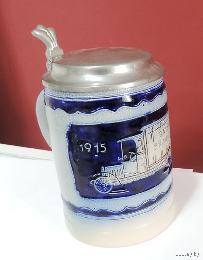 Кружка пивная на 0.5 литра. 70-80-е годы Германия. Фарфор. Высота 15.5 см.