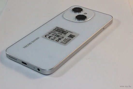 Телефон Tecno Spark Go 1 4GB/128GB (белый)