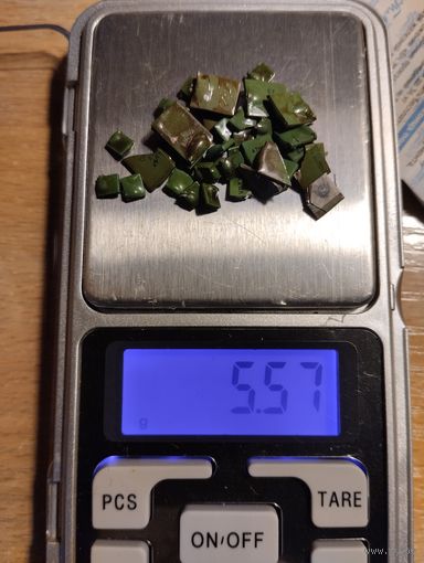 Зелёные радиодетали.