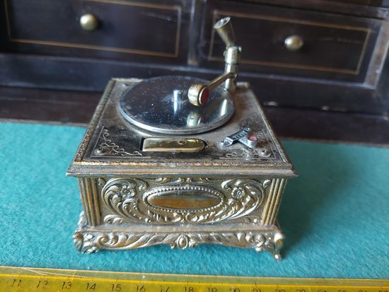 Сувенирный грамафон