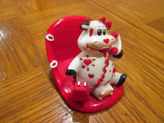 Статуэтка ,,Времен 1990-х.Подставка для телефона ;