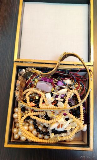 Большой лот винтажных бус времен СССР разных размеров в шкатулке , 15 штук бус