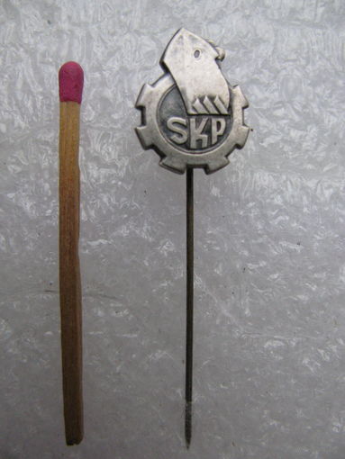 Знак. SKP. тяжёлый, булавка