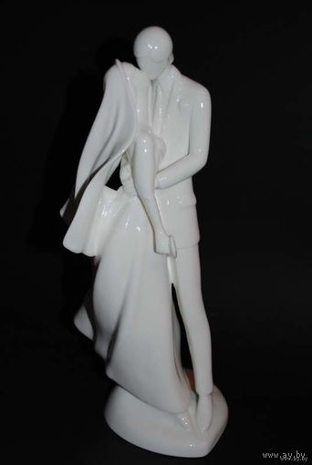 Свадебная статуэтка_"В твои руки я себя вверяю"_ROYAL DOULTON_можно использовать как_Верхушку для Торта + отличный_памятный подарок для самих Молодых_Ручная работа_/33см высота/_Англия_1987 год_!