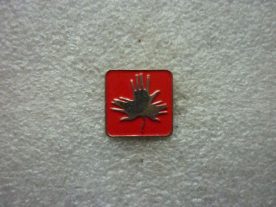 Знак фрачный. Семейная стоматологическая клиника. Челябинск. Логотип эмблема. Нейзильбер цанга.