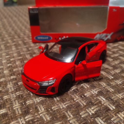 Модель Audi rs e tron