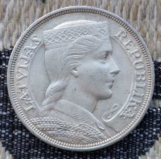 Латвия 5 лат 1931 года, UNC. Герб Латвии. Серебро. Предложи свою цену или обмен! Y150