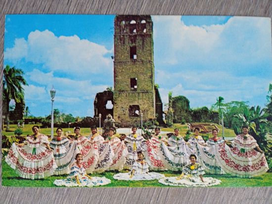 Этнография. Панама. Девушки в национальных костюмах