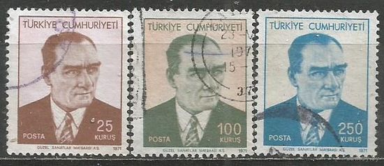 Турция. Кемаль Ататюрк. Первый президент. 1971г. Mi#2216-18. Серия.