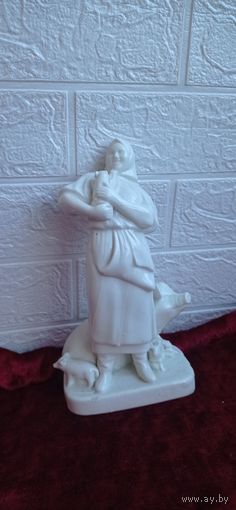 РЕДКАЯ КОЛЛЕКЦИОННАЯ ФАРФОРОВАЯ СТАТУЭТКА СВИНАРКА  СССР ГОРОДНИЦА 30 - ГОДЫ СМ ОПИСАНИЕ РАННЯЯ  ОРИГИНАЛ  .  Распродажа Коллекции !!! . Экспресс  Аукцион не с рубля без МПЦ   .Много лотов в продаже .