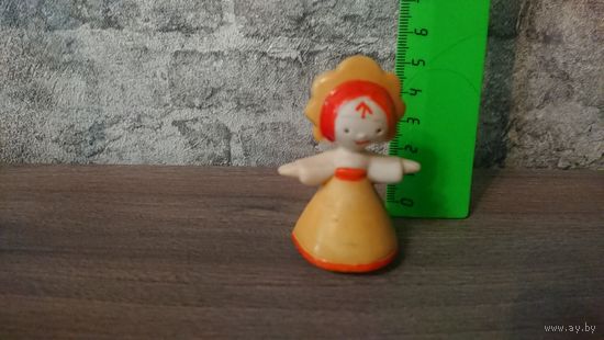 Игрушка СССР "Девочка в кокошнике". Колкий пластик.