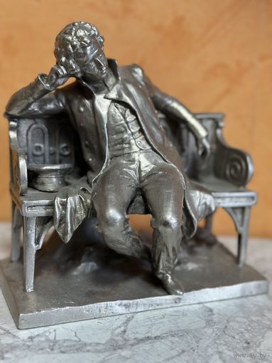 Бюст пушкин