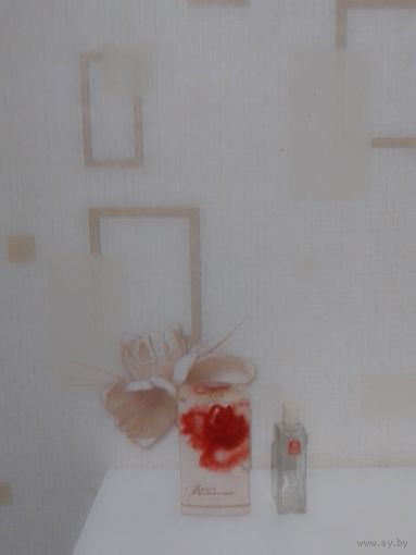 ФЛАКОН И КОРОБКА ОТ ДУХОВ "МИЛОЙ ЖЕНЩИНЕ"