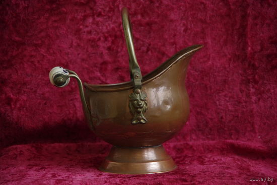 Зольник ( медь , латунь )  ( высота 16, см ; 21 см , длинна 20 см , ширина 15,5 см )