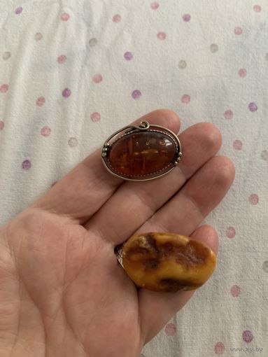 Янтарь. Брошь янтарная