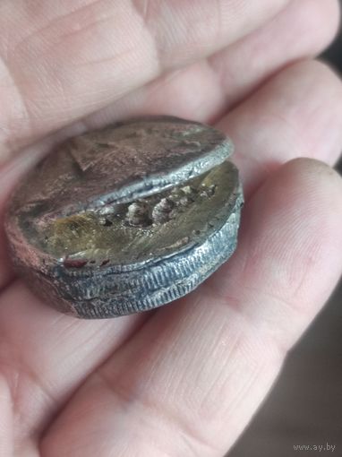 Такая спайка серебряных монет