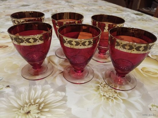 Набор рюмок 6 шт.красное стекло с позолотой