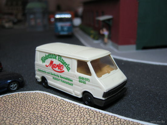 Модель микроавтобуса FIAT 242 (1). Масштаб НО-1:87.