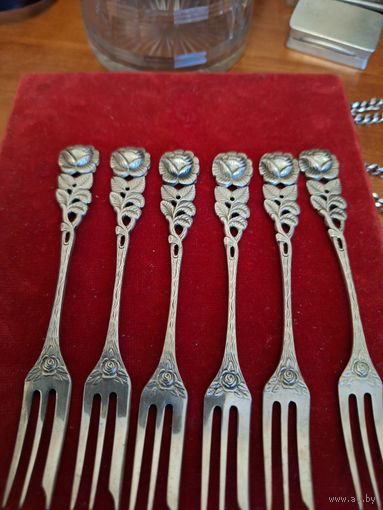 Шикарный набор десертных вилок из серебра