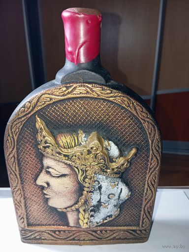 Красивая Керамическая бутылка Грузинское вино .