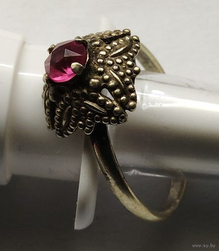 Кольцо с камнем размер 18