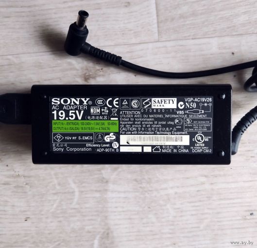 Сетевое зарядное Sony ADP-90TH