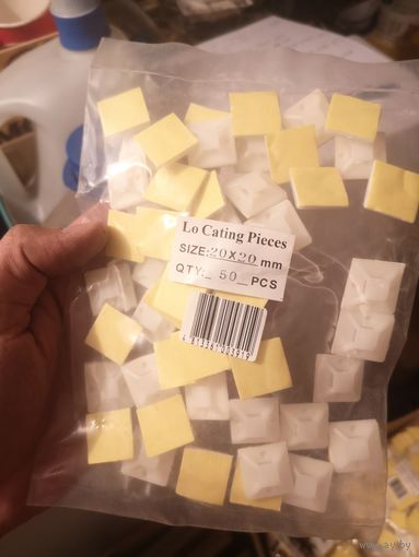 Площадка самоклеющаяся 20х20 под хомуты (50шт.)