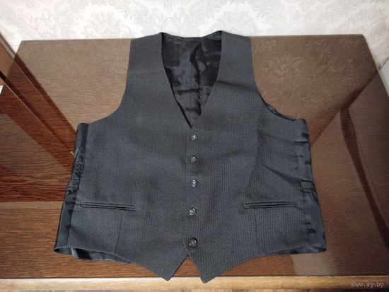 Жилетка на 5 пуговиц 52-54 размер