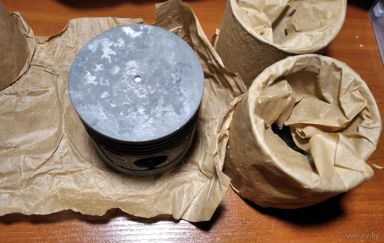 Поршни для Москвича М-407 и М-408.